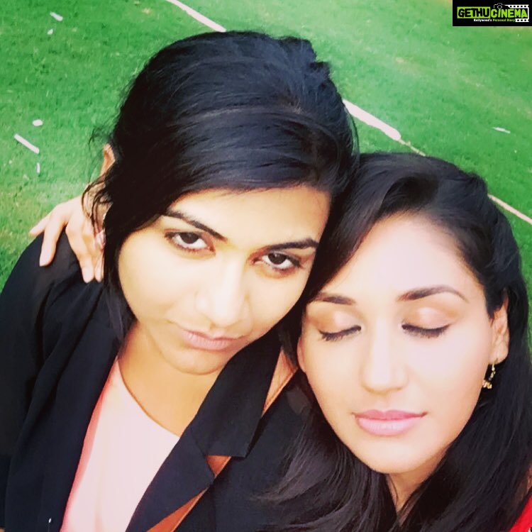 Nikita Dutta Instagram - If there was a level of being dead from 1 to 10.. We were at 9.99 this morning! #CreativeHeadGivingUp #AllNighters #WhyDoTheyExist @tarunima4u