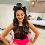 Nikita Dutta Instagram – Waiting for someone to ask so I can say, “yeh toh rollers hai rifat bi” 🤷‍♀️🎶 
.
.
#IYKYK #KKHH #FilmyKid