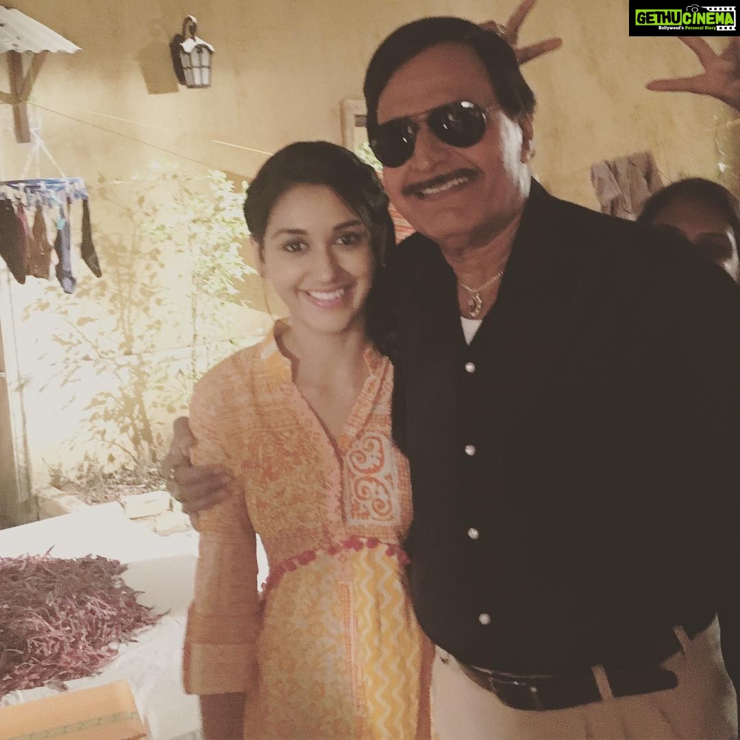 Nikita Dutta Instagram - Behind the scenes with the on screen devil! #OnSet #ShootShenanigans #EkDujeKeVaaste SJ Studios