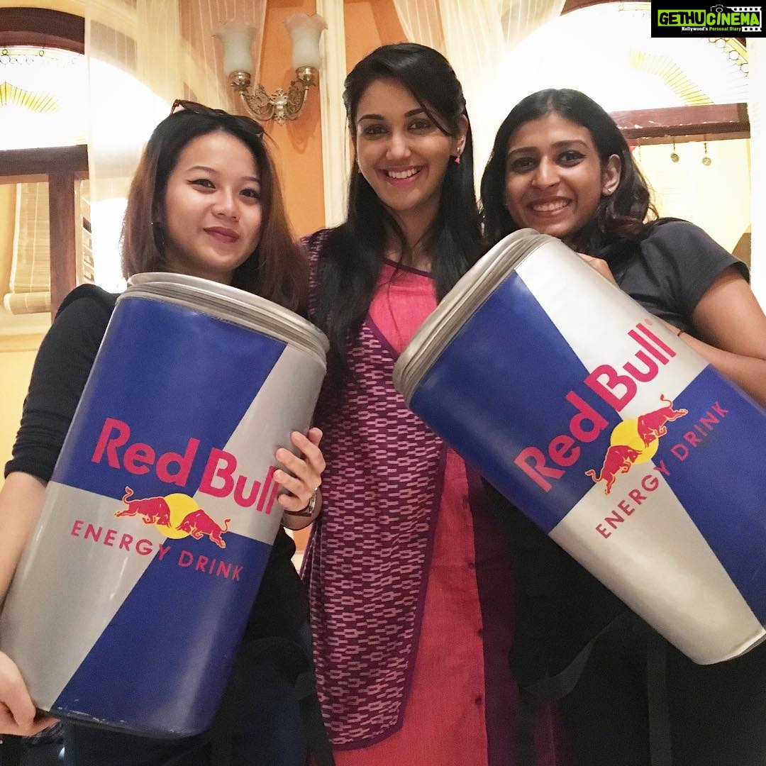 Nikita Dutta Instagram - Maybe I still think I don't need one ever but These girls just brought energy on set for everyone! #FreeRedBulls #HappyFacesAllOver SJ Studios