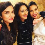 Nikita Dutta Instagram – Girls and food! #TimesFoodGuideAwards #MissIndiaTimes Grand Hyatt Mumbai