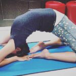 Nikita Dutta Instagram - A few centimeters more to finish. #Kapotasana #DovePose #YogaLove #TheHealthyLife .. Picture courtesy: @himmatnegi007gmailcomhimmatneg Pali Hill, Bandra
