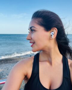 Nikita Dutta Instagram - A little sun and wind kissed after a token 5km in another country ✅🏃‍♀️ 
Did it in 30mins 56 seconds. 
Though a lesson for today, running against wind resistance is much harder than running uphill! 🤥
.
#WeAreAllBornToRun #RunKeeper #AsicsRunning #GelKayano #Georgia #Batumi #BlackSea