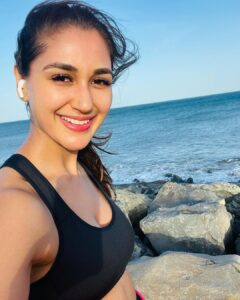 Nikita Dutta Instagram - A little sun and wind kissed after a token 5km in another country ✅🏃‍♀️ 
Did it in 30mins 56 seconds. 
Though a lesson for today, running against wind resistance is much harder than running uphill! 🤥
.
#WeAreAllBornToRun #RunKeeper #AsicsRunning #GelKayano #Georgia #Batumi #BlackSea