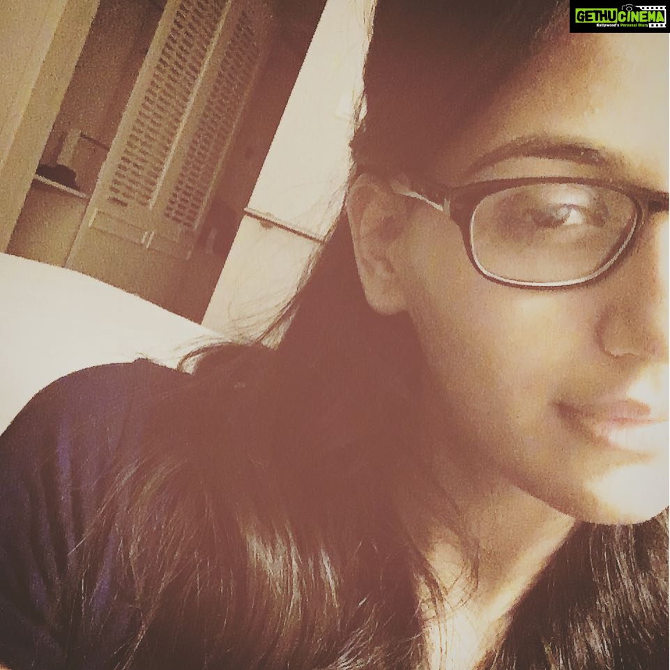 Nikita Dutta Instagram - Killing those compulsory two hours post dinner before you hit the bed. #TiredFace #NeedForSleep #Day1 #KochiDiaries Cherai Beach