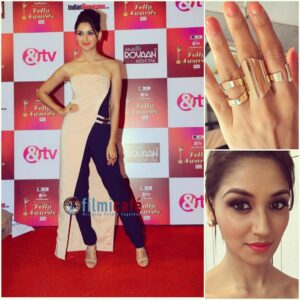 Nikita Dutta Instagram - Outfit by @miragebyparulbhargava , shoes by @stevemadden , styled by @jaferalimunshi , hair and make up by @mahima2810 #IndianTellyAwards2015 #RedCarpet