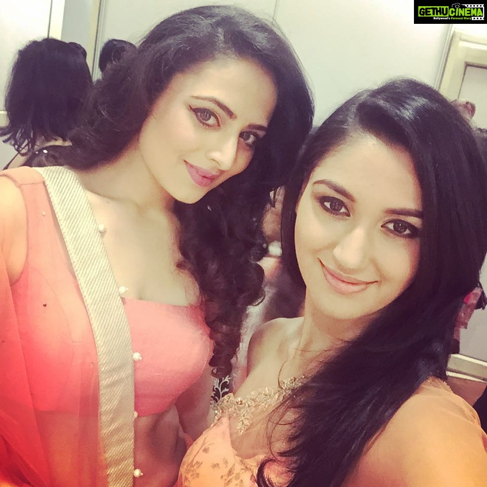Nikita Dutta Instagram - Because it's always a must! #BackStagePicture #MissIndiaTimes