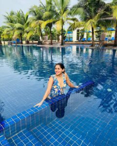 Nikita Dutta Instagram - Mid weeks blues. 💙💙
.
Outfit: @kareenparwani