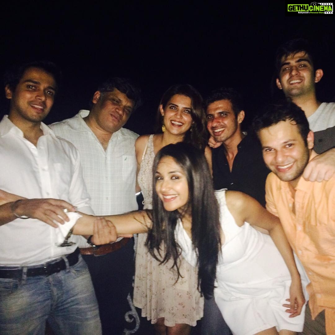 Nikita Dutta Instagram - And it took a year and a half for a picture like this! Much missed @aayushilahiri @jonitamusic @armaanjain #LekarHumDeewanaDil #AllAboutLastNight #BirthdayDiaries US Club