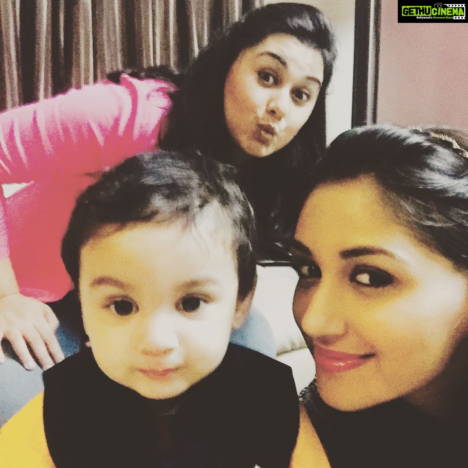 Nikita Dutta Instagram - Manage to get the difficult-to-stay-still nephew pose for a nice picture, and the sister photo bombs. #SuchIsLife Delhi Army( Cantt) Area