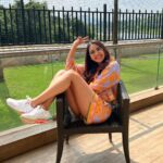 Nikita Dutta Instagram - The “life is good” face 🤓✌️ . Outfit: @dotsanddoodlesdesign Styled by @kareenparwani