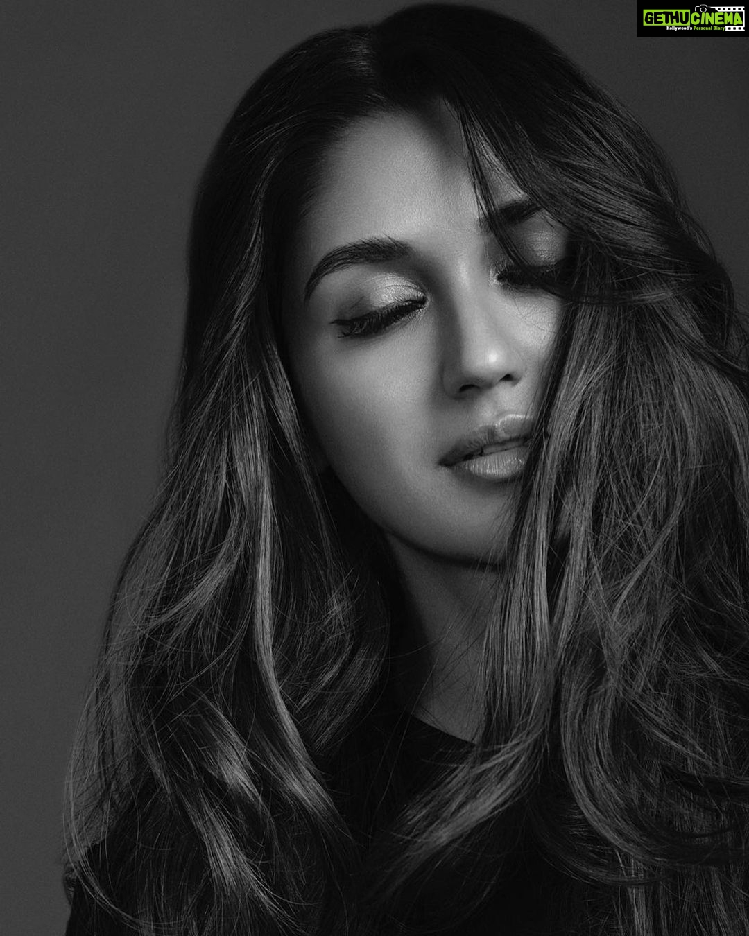 Nikita Dutta Instagram - 🖤🤍🤍🖤 . (3/3) . #Portraits #BlackAndWhite . @tanvivoraphotography @sayali_angachekar @kyana.emmot