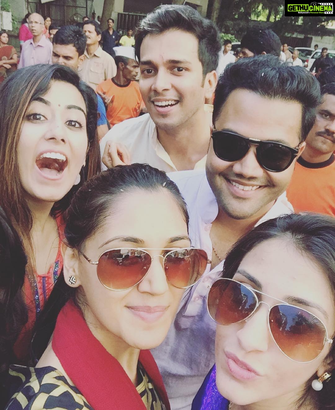 Nikita Dutta Instagram - In the middle of crazy visarjan dancing! 👻👻 #ganpatibappamorya Altamount Road