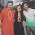 Nikita Dutta Instagram – With the Ks on my either side! #DreamGirlDiaries #OnSet