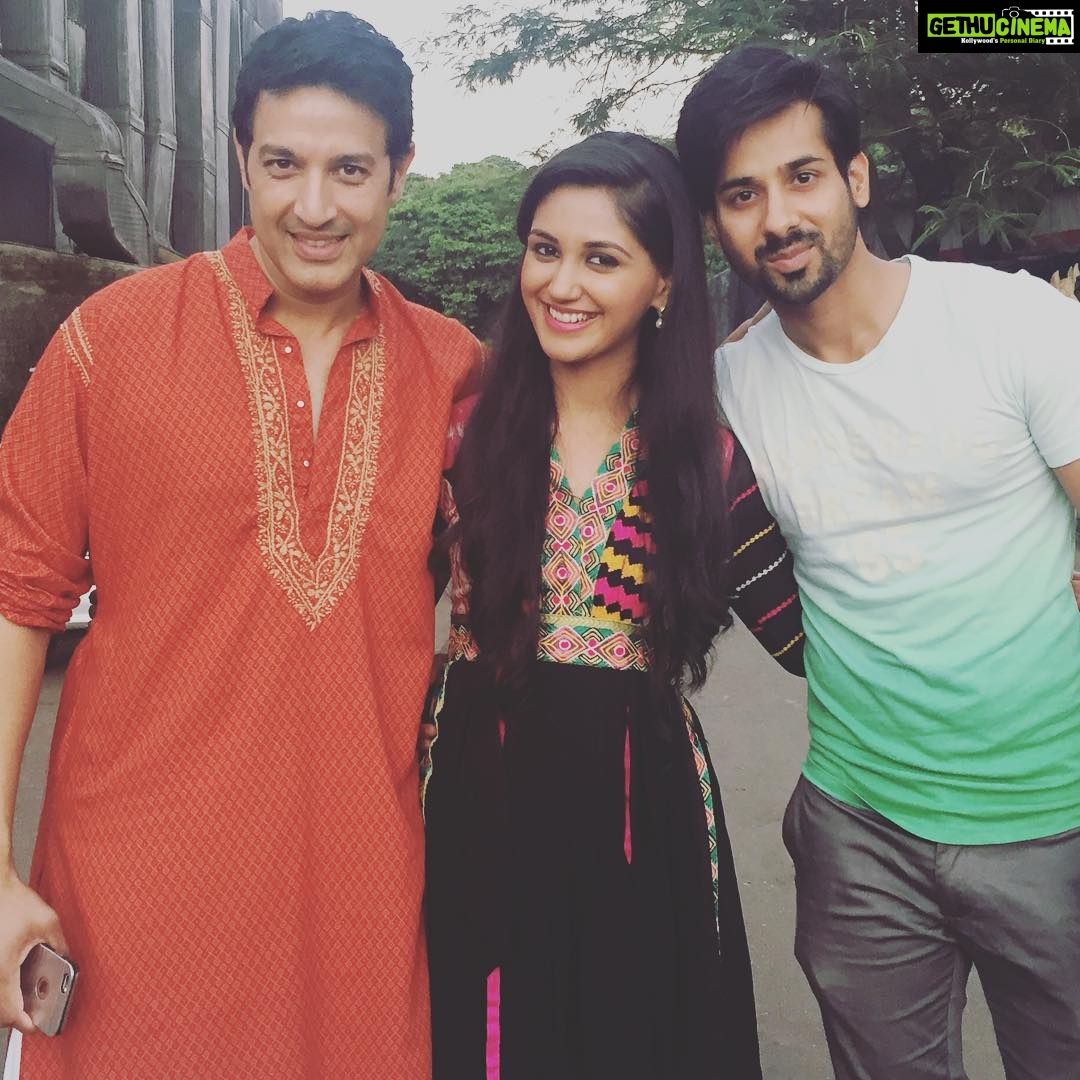 Nikita Dutta Instagram - With the Ks on my either side! #DreamGirlDiaries #OnSet