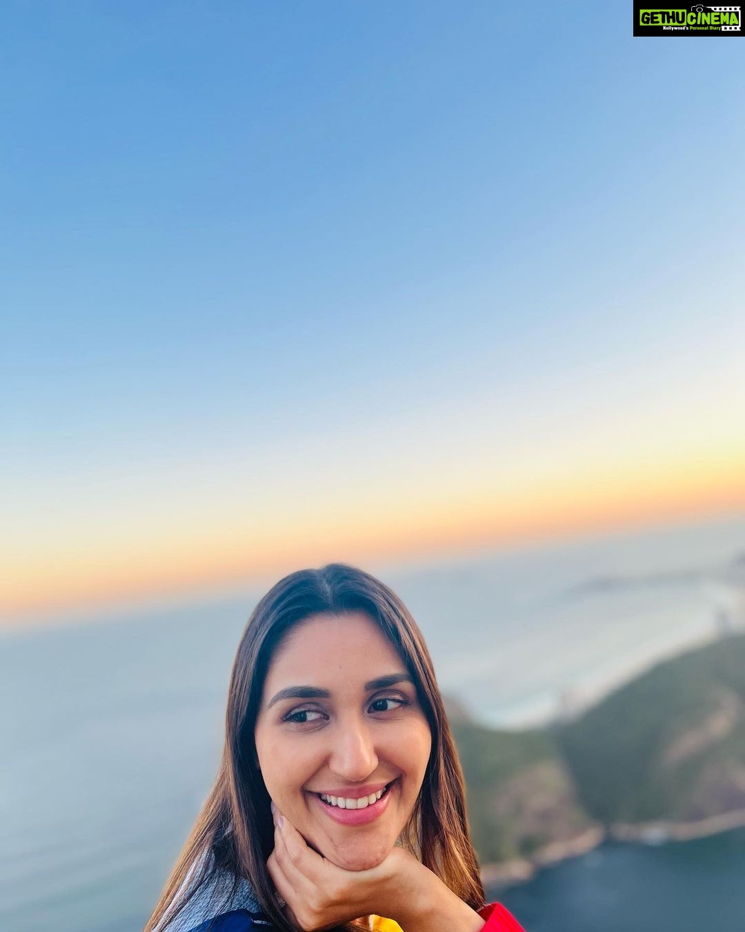 Nikita Dutta Instagram - Tried to match colours with the sunset 💛🧡❤️ . . . 📸: @vardhanpuri02 Pão De Açucar - Sugar Loaf Mountain