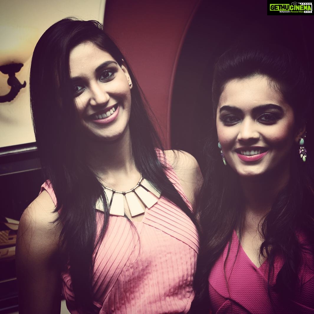 Nikita Dutta Instagram - #LadiesInPink #PicturePerfect