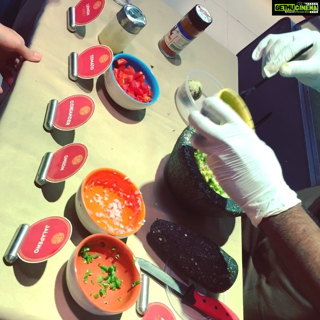 Nikita Dutta Instagram - Guacamole dip in the making! #AvocadoLove #HealthyIsHappy