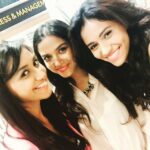 Nikita Dutta Instagram - Mandatory miss India picture! #MissIndiaTimes #HappySmiles #BookLaunch #LazyGirlsGuideToBeingFit