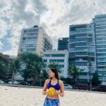 Nikita Dutta Instagram - Too soon for a #TakeMeBack ? ☀️🏝🌊 Nah 😛😬 . . . #BeachLife #RioDeJanerio #Brazil #Ipanema #SunSandAndSea Ipanema Beach, Rio de Janeiro