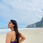 Nikita Dutta Instagram - Too soon for a #TakeMeBack ? ☀️🏝🌊 Nah 😛😬 . . . #BeachLife #RioDeJanerio #Brazil #Ipanema #SunSandAndSea Ipanema Beach, Rio de Janeiro