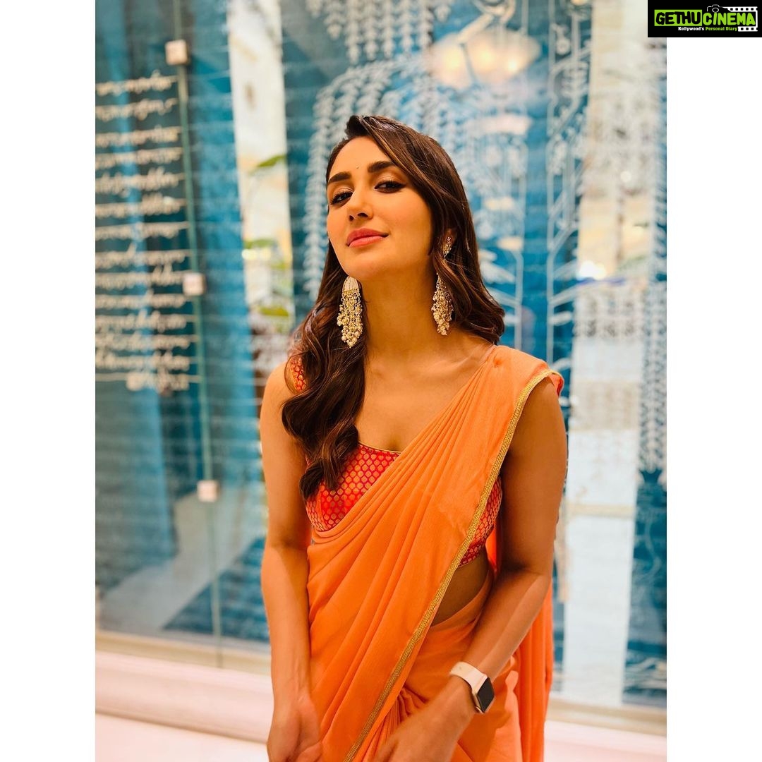 Nikita Dutta Instagram - Unlocked my dancing in a baraat experience 💃🥳 .
