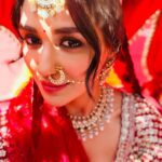 Nikita Dutta Instagram – Brided up under the sun in a palanquin 👀☀️❣️
.
.
.
#MastNazronSe 🎶 
#BTS
#tseries @tseries.official #BhushanKumar @jubin_nautiyal @manojmuntashir @rochakkohli @ashishforfilms @adityadevmusic @kohlihimansh @anushkasen0408 @sunilpateldop 

Make up: @mitavaswani
Hair: @shalinisharmamakeupandhair
Styled by @shreejarajgopal