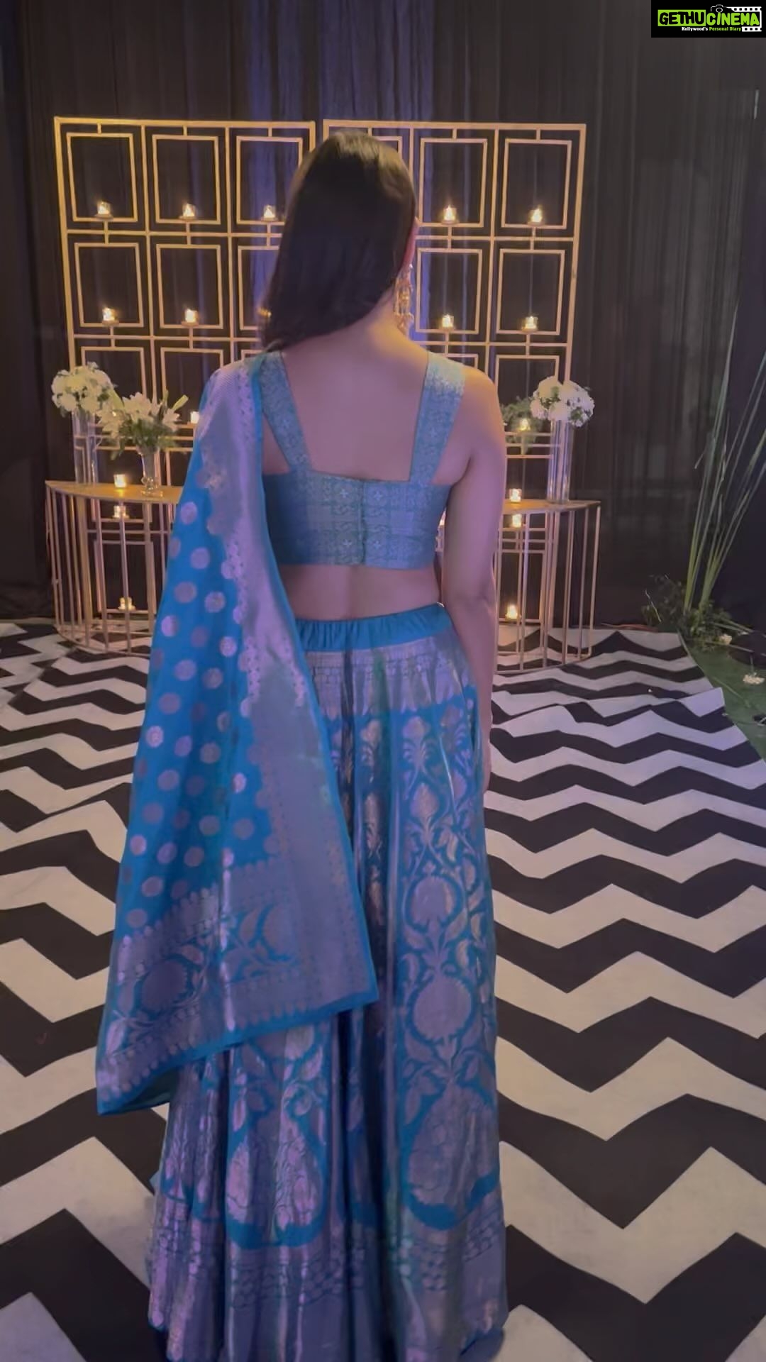 Nikita Dutta Instagram - Did someone say Delhi wedding? 😛😬 . . . Styled by @kareenparwani Outfit: @warpnweftbysagrikarai Earrings: @kiara.jewelry HMU: @shibu_shimmer