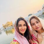 Nikita Dutta Instagram – Two November babies went to express their yearly gratitude to wahe guru yesterday.
😇🙏💫 
It’s amazing how this place consistently makes you feel serene on every visit.
. Golden Temple, Amritsar, India