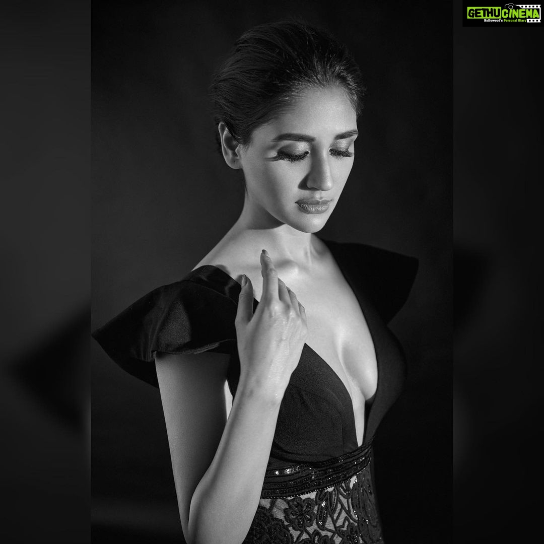 Nikita Dutta Instagram - 🖤🤍 Saturdays are for black and white