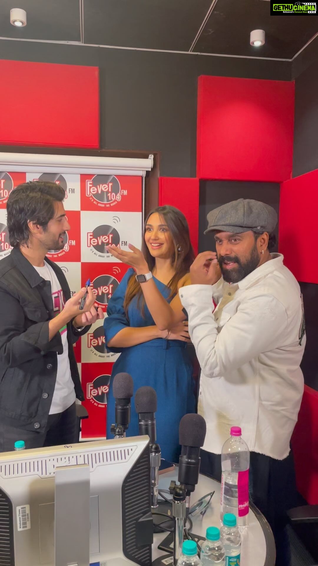 Nikita Dutta Instagram - The men getting creative with a very visible bruise on my chin 😔🤷♀️ . #RocketGang🚀