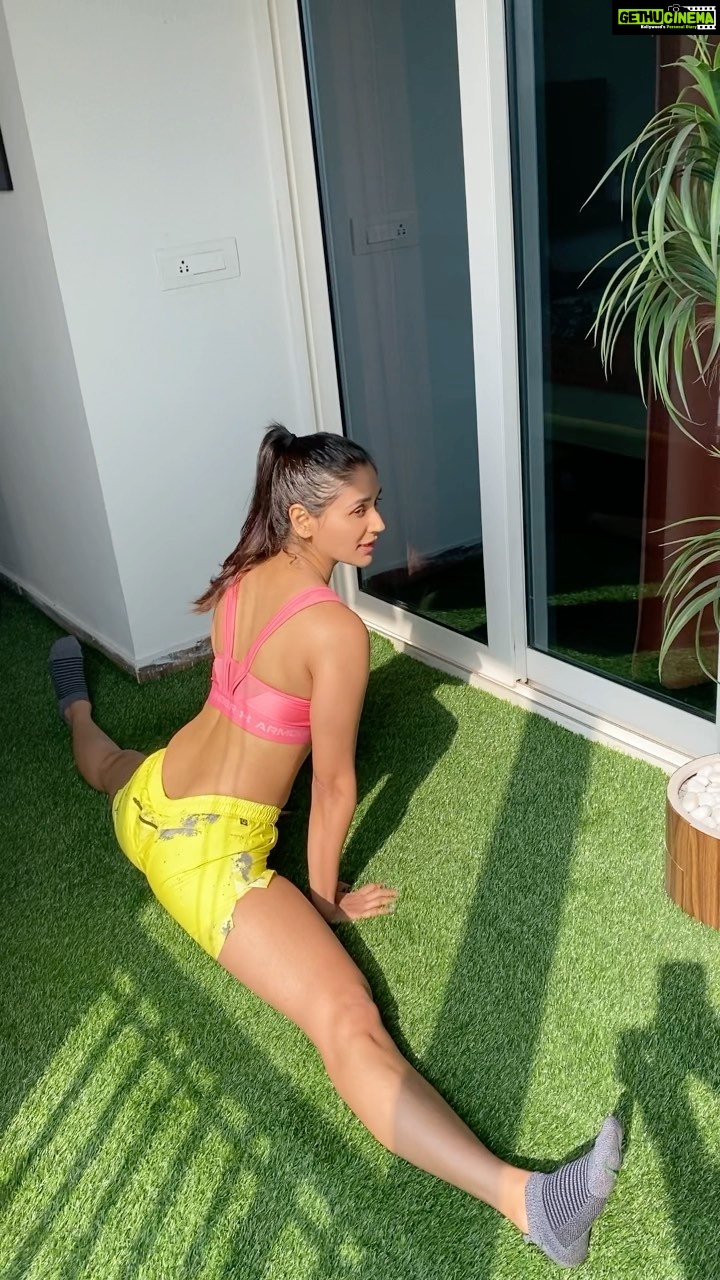Nikita Dutta Instagram - Sometimes it hurts 🥴🤭 . . . . . Shorts by @truerevo @kareenparwani