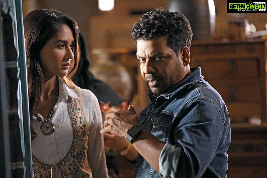Nikita Dutta Instagram - #BTS That is my first day of shoot and @jayrkrishnan being in his element! . Itβs been a week since #Dybbuk released, and I can only be grateful for all the love we have received. ππ . @therealemraan @primevideoin @panorama_studios