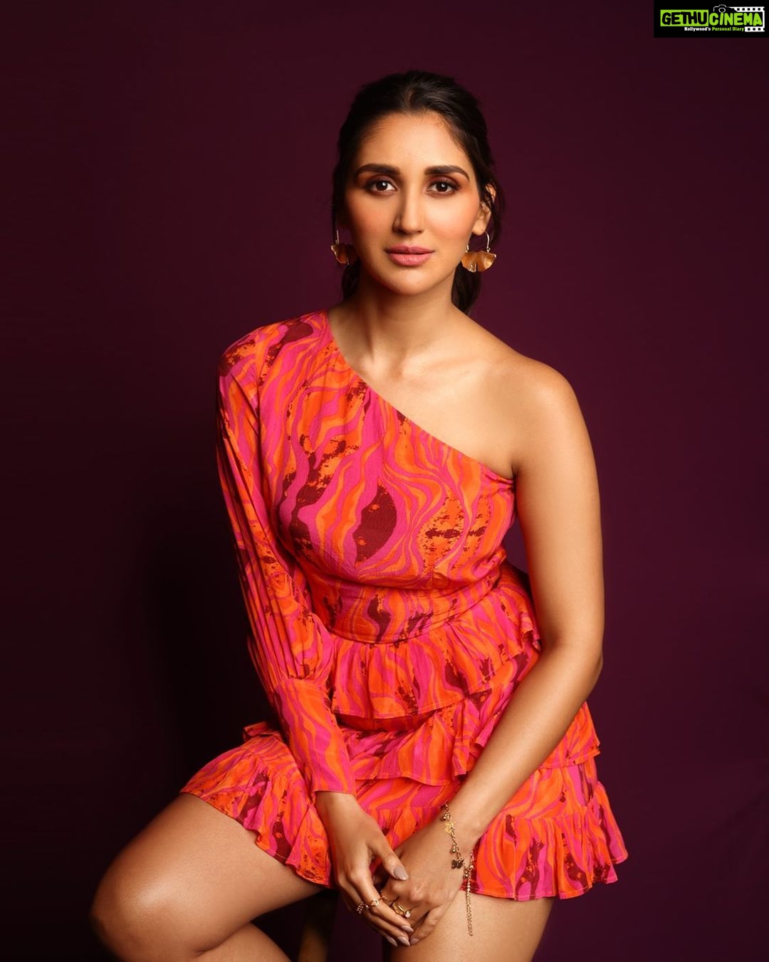 Nikita Dutta Instagram - 🦑🦑 . . Styled by @kareenparwani Outfit: @thesaikostudio Jewellery: @rubansaccessories HMU: @bhavyaarora 📸: @shruu_t Managed by @ayushi.20