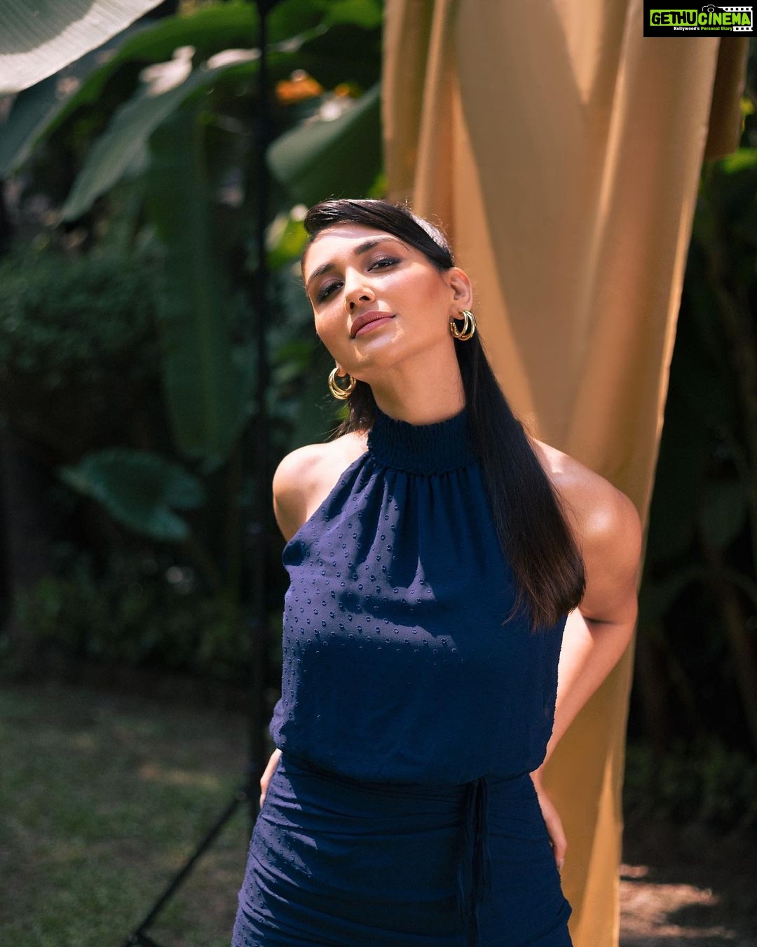 Nikita Dutta Instagram - . . Styled by @sheefajgilani Outfit : @twosistersthelabel Accessories : @taki_byhp Shoes: @ninewest Make up: @reshmaamerchant Hair: @hair.studio.suhas Shot by @shubhammandhyanphotography Managed by @ayushi.20
