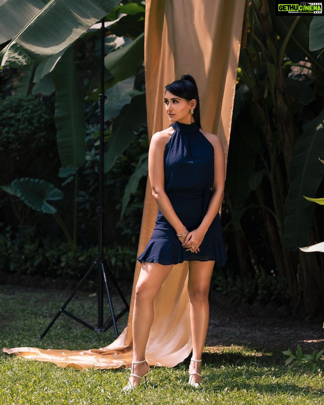 Nikita Dutta Instagram - A little bit of sun, a little bit of shadow. . . Styled by @sheefajgilani Outfit : @twosistersthelabel Accessories : @taki_byhp Shoes: @ninewest Make up: @reshmaamerchant Hair: @hair.studio.suhas Shot by @shubhammandhyanphotography Managed by @ayushi.20