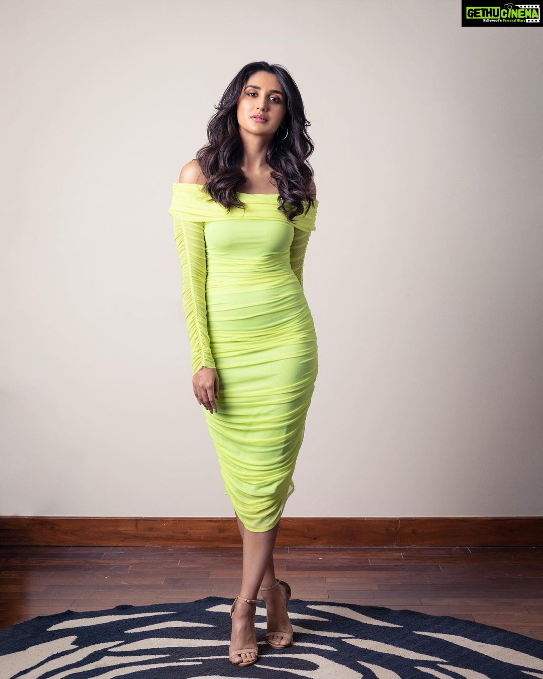 Nikita Dutta Instagram - 🍏🍏 . . Styled by @sheefajgilani Make up: @reshmaamerchant Hair: @hair.studio.suhas Outfit: @labelfrow Jewellery: @taki_byhp Shot by @shubhammandhyanphotography Managed by @ayushi.20 .