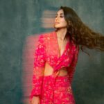 Nikita Dutta Instagram - 💓✨ Somewhere between blending in and blurring away. . . . . Outfit: @krishasunnyramani @kadecommunications Styled by @kareenparwani Make up: @mitavaswani Hair: @irshad__hair 📸: @saurabh_sonkar