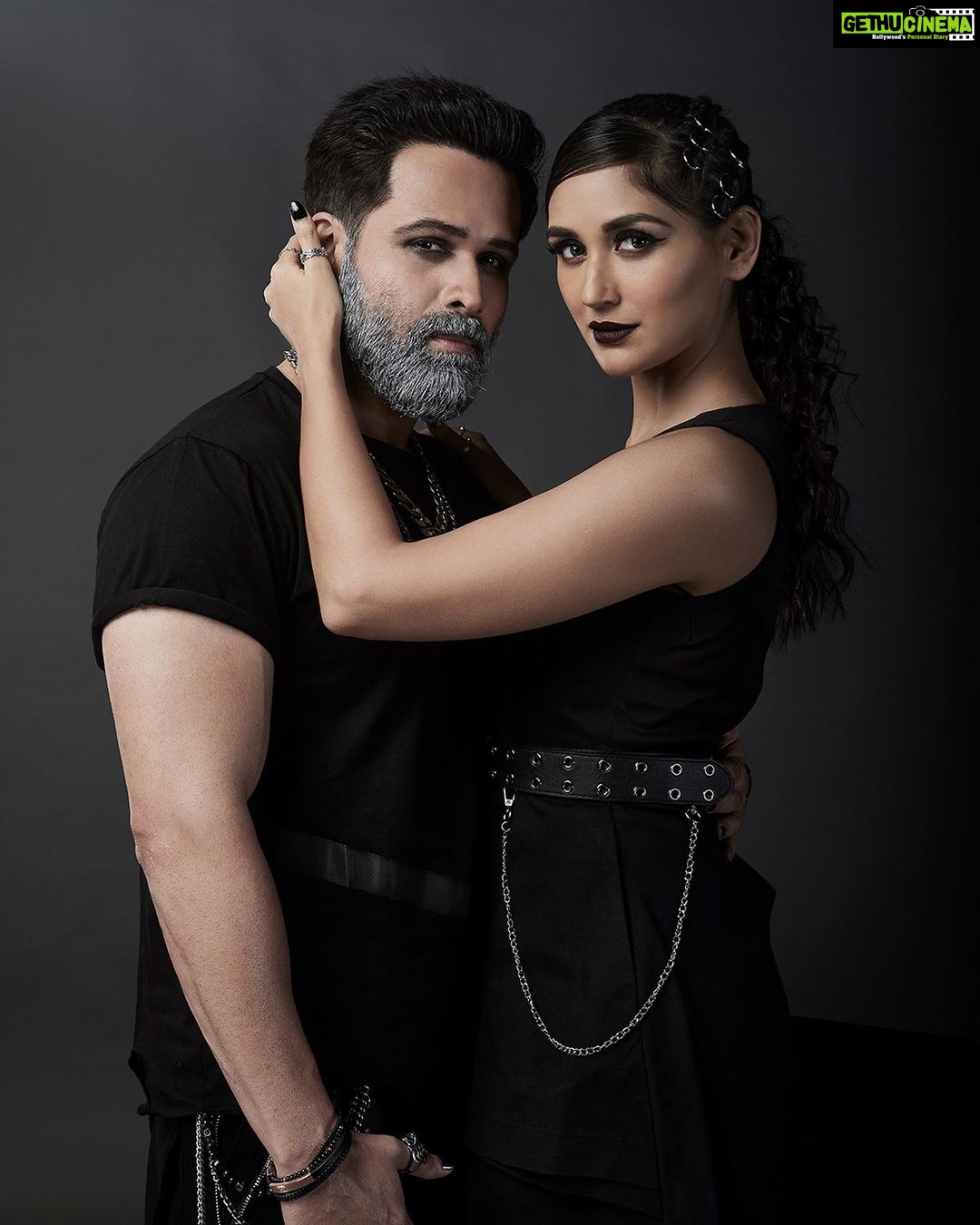 Nikita Dutta Instagram - This Halloween, we are creepin' it real😈👻 Watch #DybbukOnPrime, Oct 29. @primevideoin @therealemraan @manavkaul @jayrkrishnan #BhushanKumar #KrishanKumar @kumarmangatpathak @abhishekpathakk @tseriesfilms @panorama_studios @tseries.official
