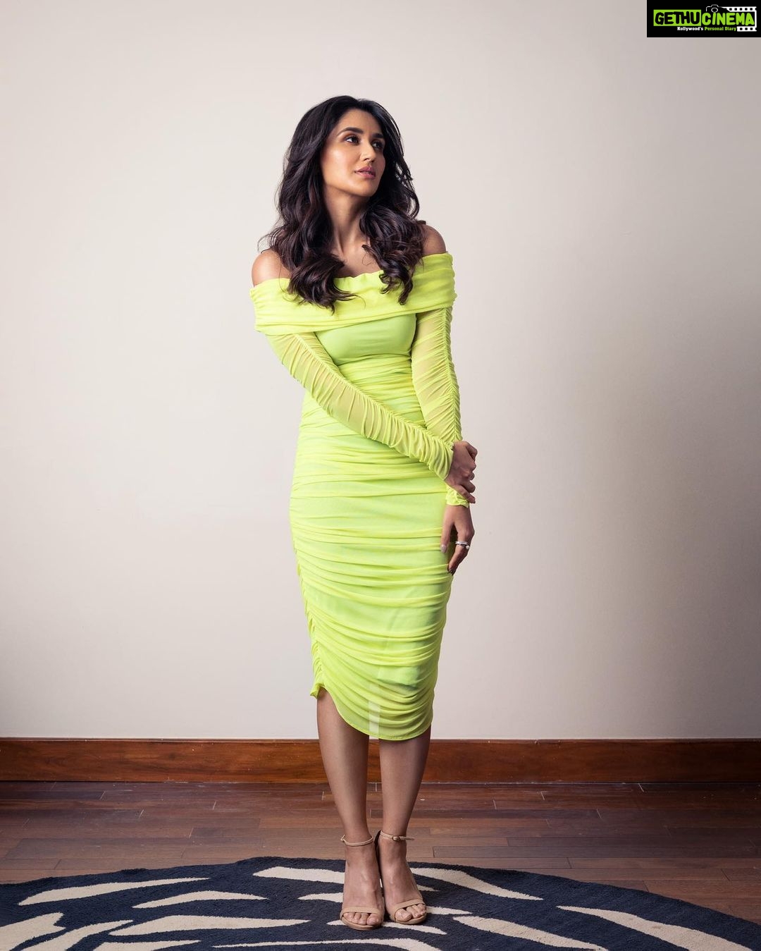 Nikita Dutta Instagram - 🍏🍏 . . Styled by @sheefajgilani Make up: @reshmaamerchant Hair: @hair.studio.suhas Outfit: @labelfrow Jewellery: @taki_byhp Shot by @shubhammandhyanphotography Managed by @ayushi.20 .
