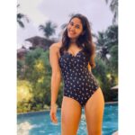 Nikita Dutta Instagram - Trying to be a water baby? May be 🤷‍♀️😬 . #HelloSunset