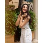 Nikita Dutta Instagram – Because spaz laughs are good. 👻👻
.