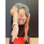 Nikita Dutta Instagram - #SaturdayStretches Your heart chakra is located at the centre of your chest, tied to love, compassion and balance amongst so many other things. Practising heart openers regularly improves your posture and awakens your nervous system. . Anuvittasana or deep standing back bend is an easy way to open your heart chakra. Stand straight with your feet apart, inhale and stretch your upper body and arms backwards. You can support your palms on your legs for balance. . Happy bending!✨ . #Anuvittasana #Backbends #BendItToMendIt #HeartOpeners #HeartChakra #Yoga