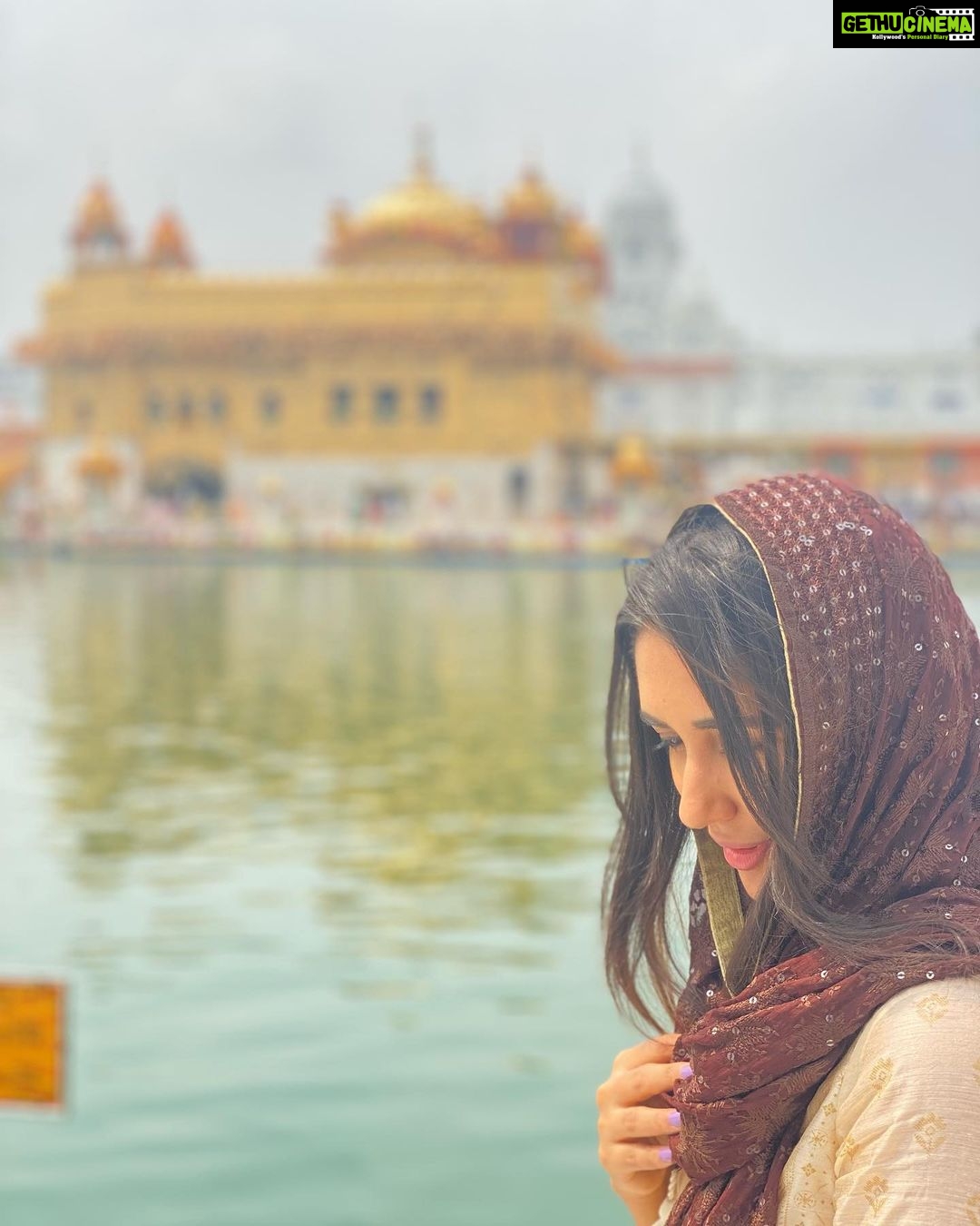 Nikita Dutta Instagram - वाहे गुरुजी मेहर करी✨🙏 . #Blessed Golden Temple