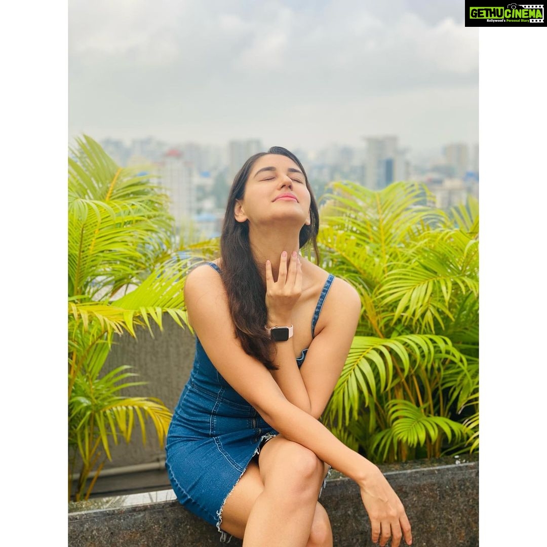 Nikita Dutta Instagram - Stuck between loving sunshine and rain. ☀️ 🌧 . #ToughChoices