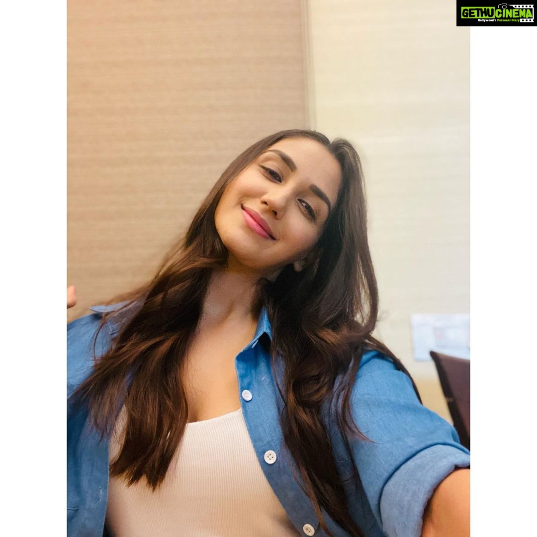 Nikita Dutta Instagram - Too early for a weekend face? 🥶👻 . #Fryay