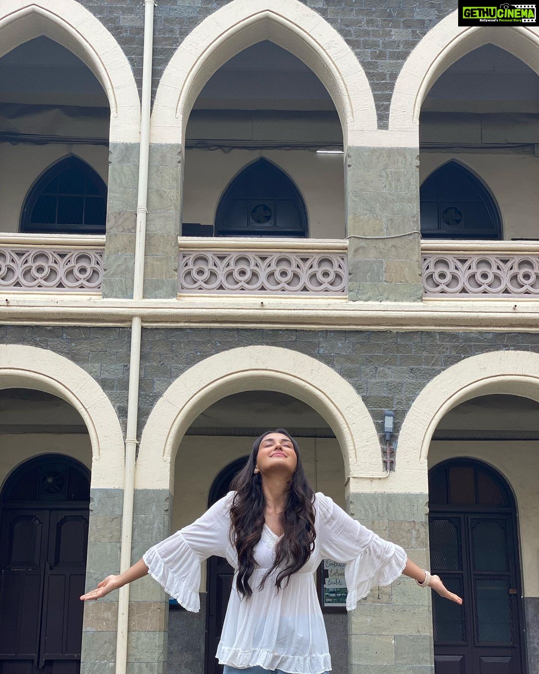 Nikita Dutta Instagram - Just almost a decade ago, we kids used to look at vanity vans parked outside the college gate while a shoot was happening. Absorbed by our economics books and assignments, it was a different world. . Today coming back to this place which has majorly contributed in giving me a direction in life feels surreal. Every little corner reminds me of the most eventful five years spent here. And the kid in me is even jumping with excitement to walk in without a strict dress code or an ID card hanging around the neck! . Simply grateful for everything 🙏💞😇 . . #itsnotacollegeitsawayoflife #StXaviersCollegeMumbai St. Xavier's College, Mumbai