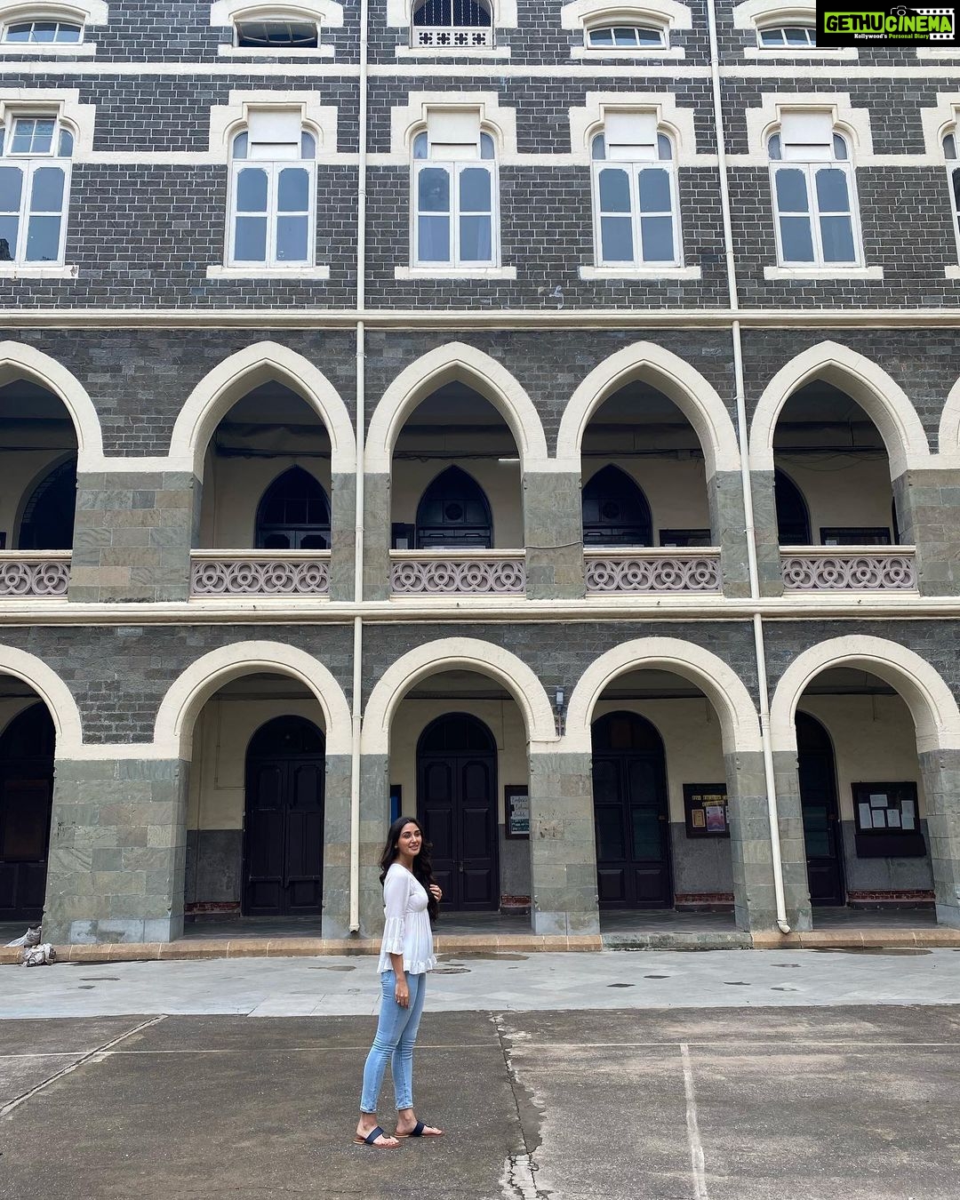 Nikita Dutta Instagram - Just almost a decade ago, we kids used to look at vanity vans parked outside the college gate while a shoot was happening. Absorbed by our economics books and assignments, it was a different world. . Today coming back to this place which has majorly contributed in giving me a direction in life feels surreal. Every little corner reminds me of the most eventful five years spent here. And the kid in me is even jumping with excitement to walk in without a strict dress code or an ID card hanging around the neck! . Simply grateful for everything 🙏💞😇 . . #itsnotacollegeitsawayoflife #StXaviersCollegeMumbai St. Xavier's College, Mumbai