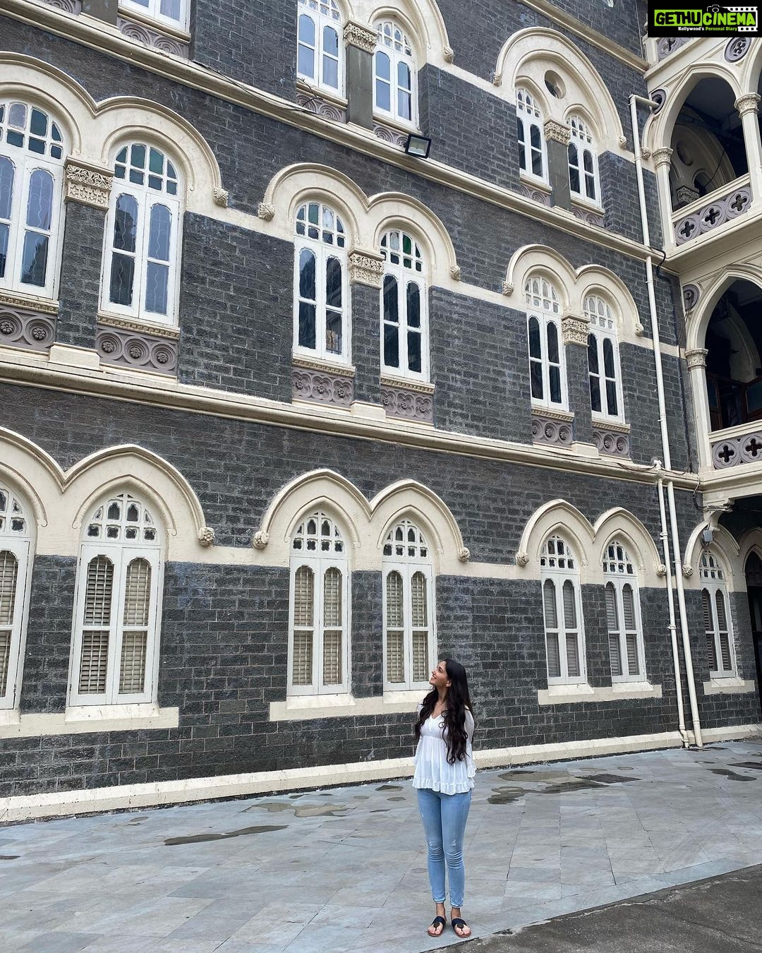 Nikita Dutta Instagram - Just almost a decade ago, we kids used to look at vanity vans parked outside the college gate while a shoot was happening. Absorbed by our economics books and assignments, it was a different world. . Today coming back to this place which has majorly contributed in giving me a direction in life feels surreal. Every little corner reminds me of the most eventful five years spent here. And the kid in me is even jumping with excitement to walk in without a strict dress code or an ID card hanging around the neck! . Simply grateful for everything 🙏💞😇 . . #itsnotacollegeitsawayoflife #StXaviersCollegeMumbai St. Xavier's College, Mumbai