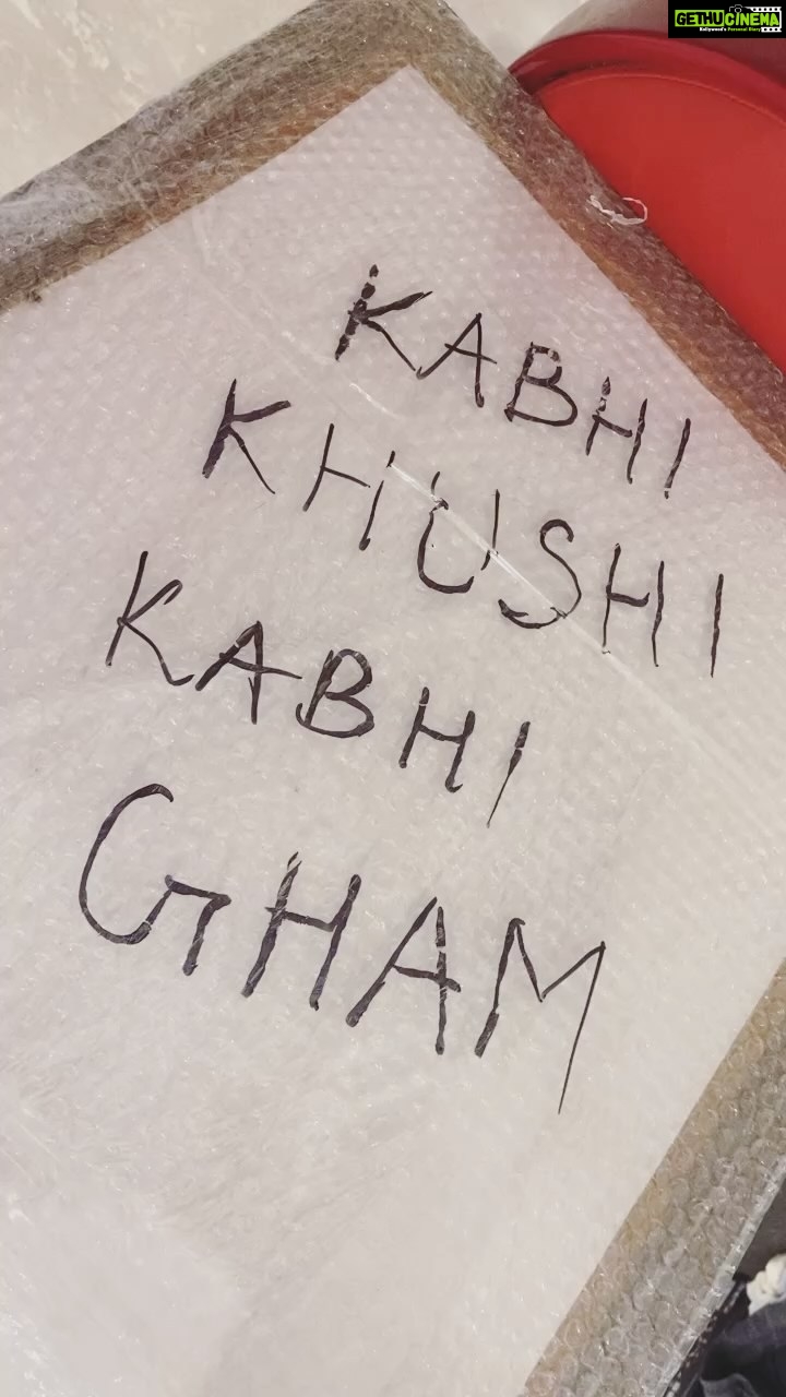 Nikita Dutta Instagram - What is life without a little drama 🤪 Hello Papa and Mama 😛 . #KabhiKhushiKabhiGham #NewHomeVibes